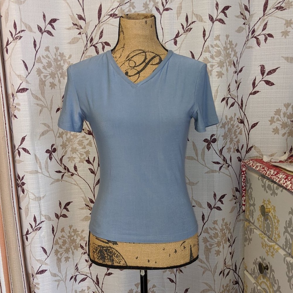 Blue V-neck. Size:: L